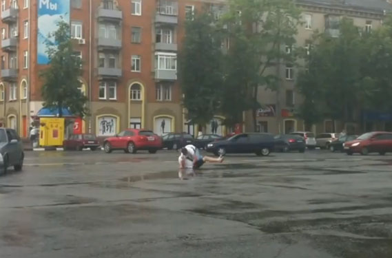 Agressie in het verkeer? Zo los je dat op in Rusland.