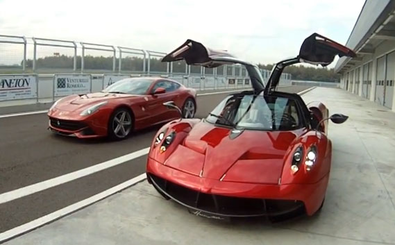 Pagani Huayra en Ferrari F12berlinetta racen tegen elkaar op circuit