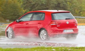 Test zomerbanden 205/55 R16 door Auto Motor Und Sport