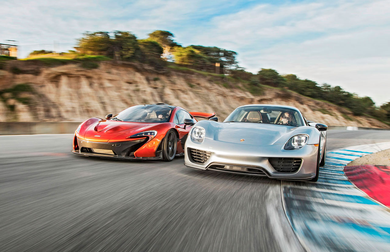 Porsche 918 Spyder vs. McLaren P1 op ’t circuit