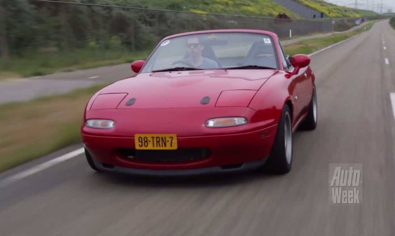 Student sleutelt wankelmotor in Mazda MX-5