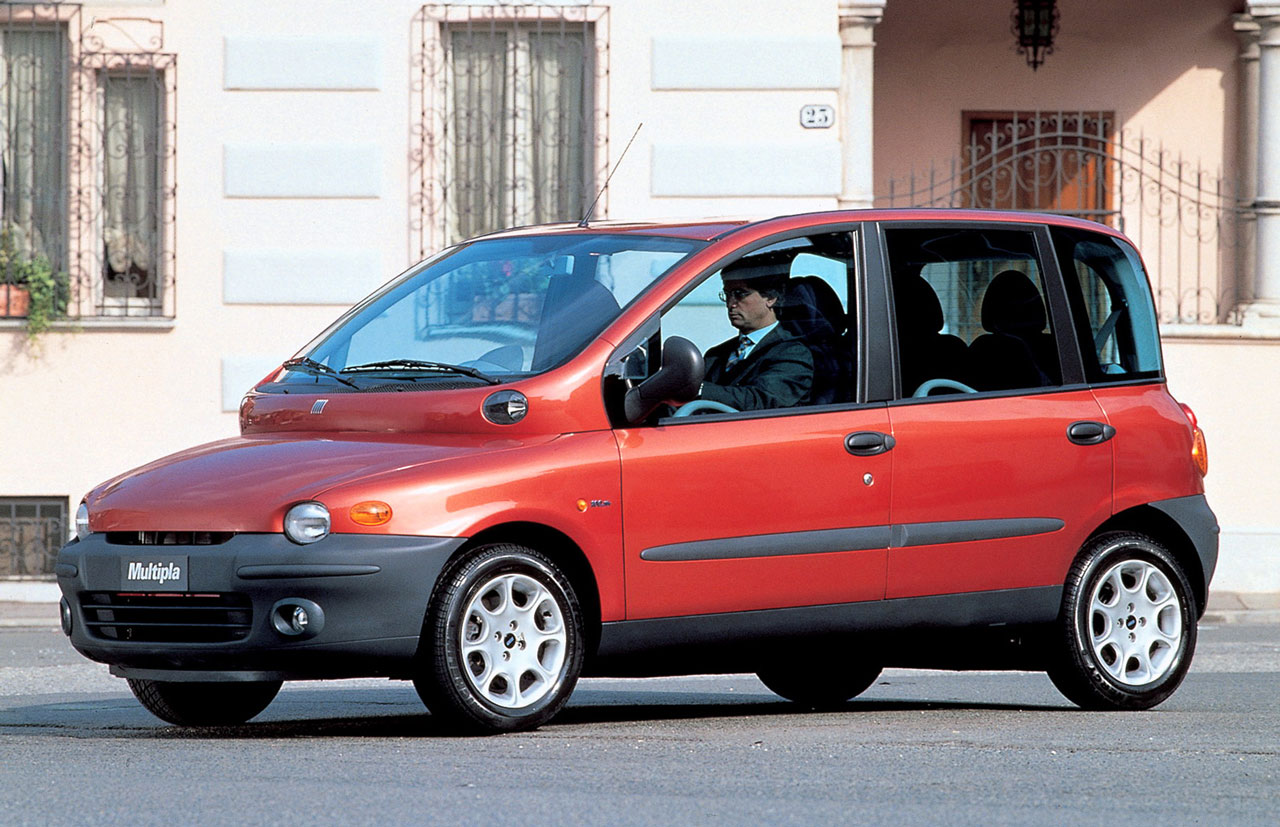 Man belt 112 omdat hij de auto van de buren lelijk vindt