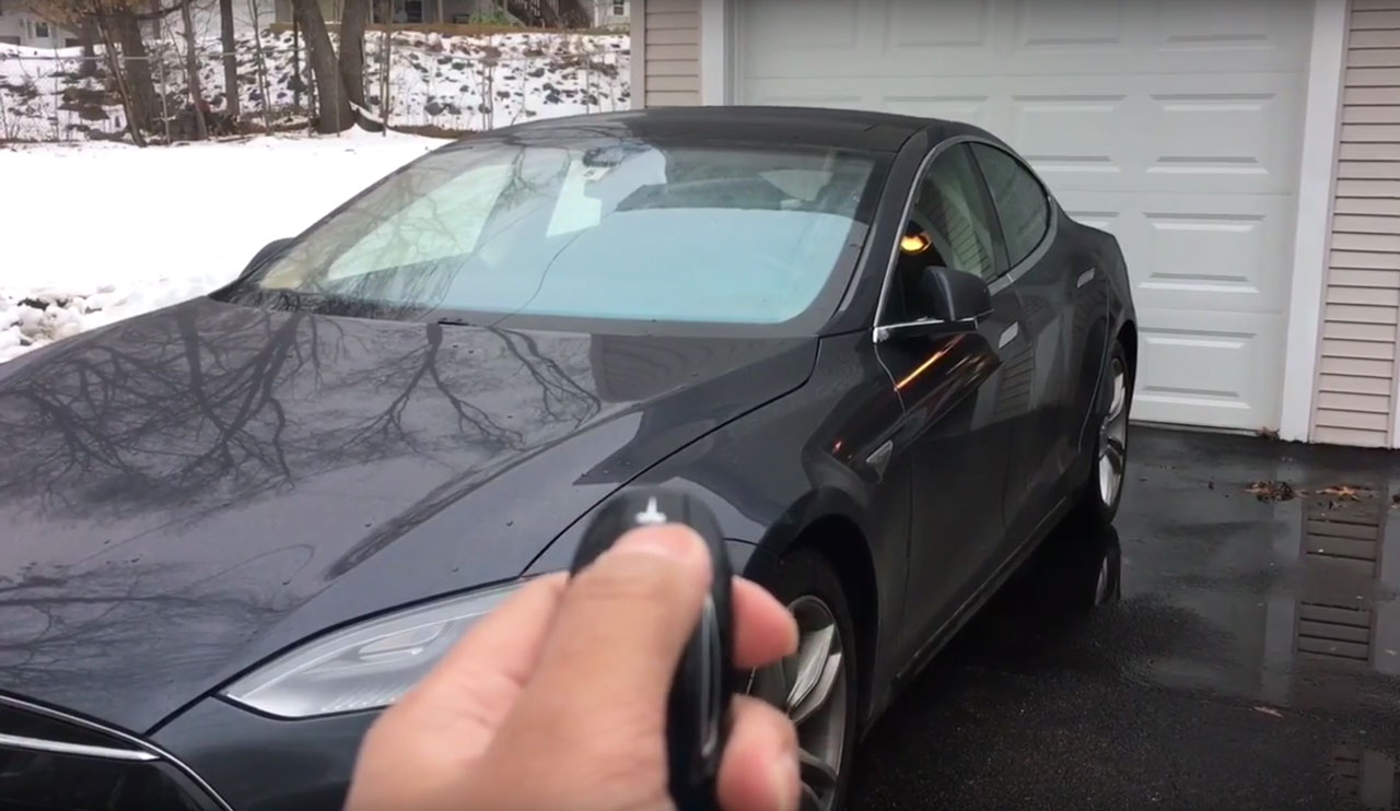 Tesla Model S kan nu zichzelf parkeren