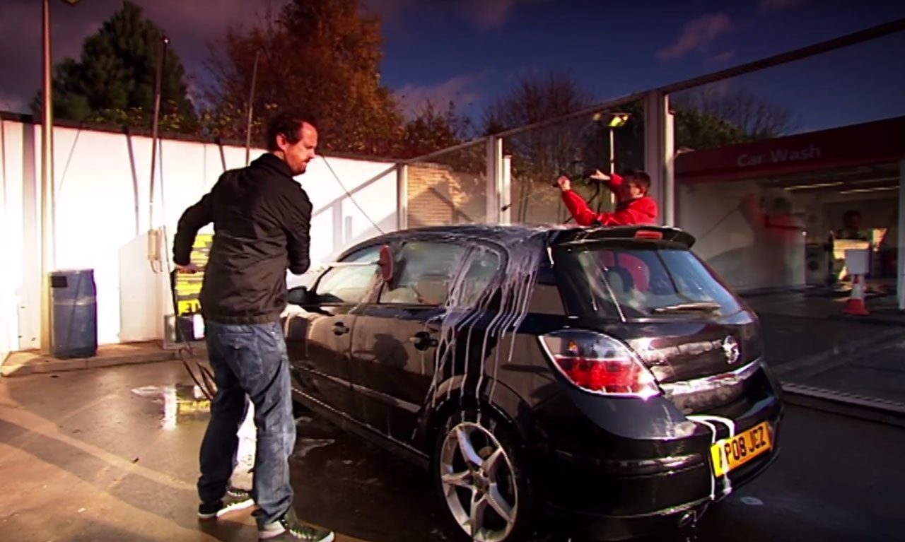 Wat is slechter voor je auto: wasstraat of wasbox?