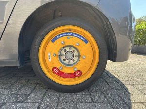 Dit gele wiel redt je bij een lekke band