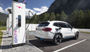 Test BMW iX3: hoe snel kun je 1000 km afleggen?