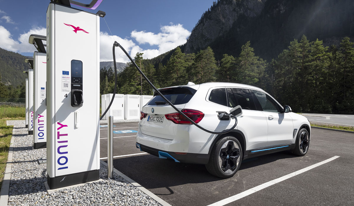 Test BMW iX3: hoe snel kun je 1000 km afleggen?
