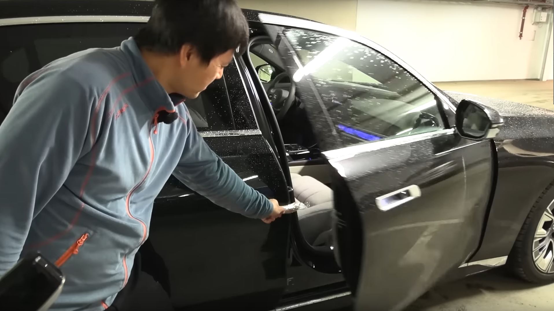 Dit doet een BMW i7 met je worstje…