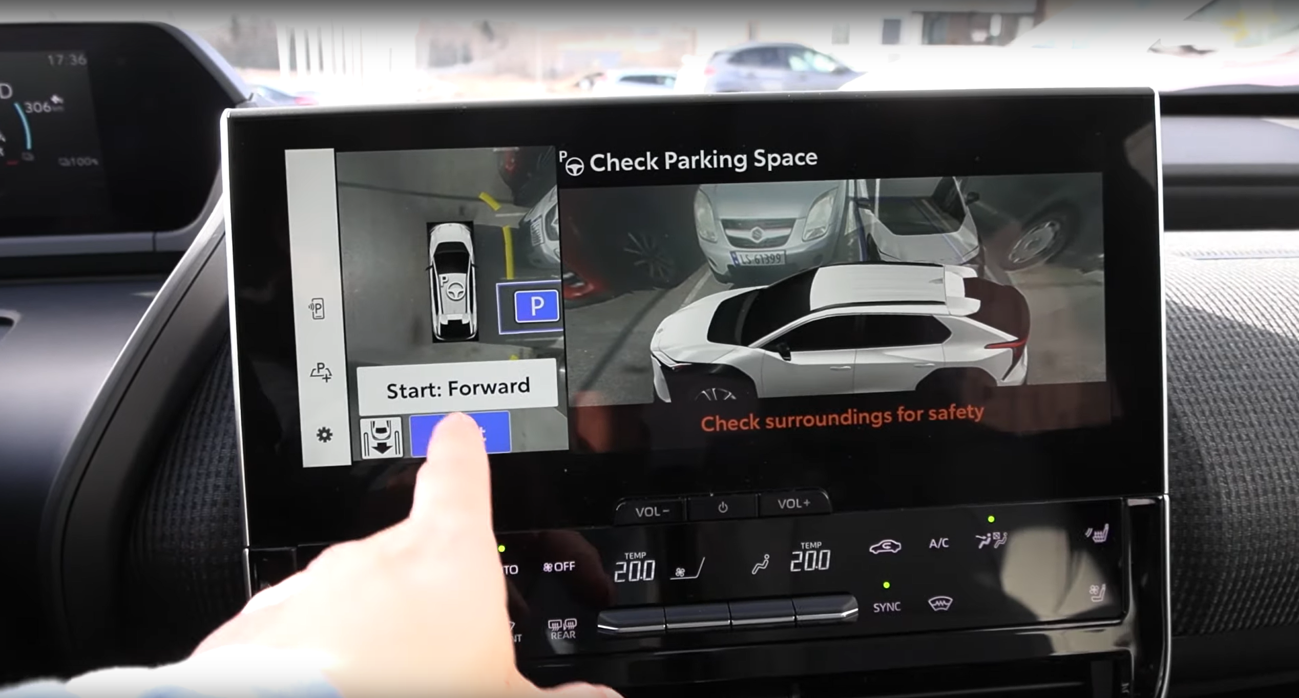 Automatisch parkeren met een Toyota bZ4x: zo goed werkt dat