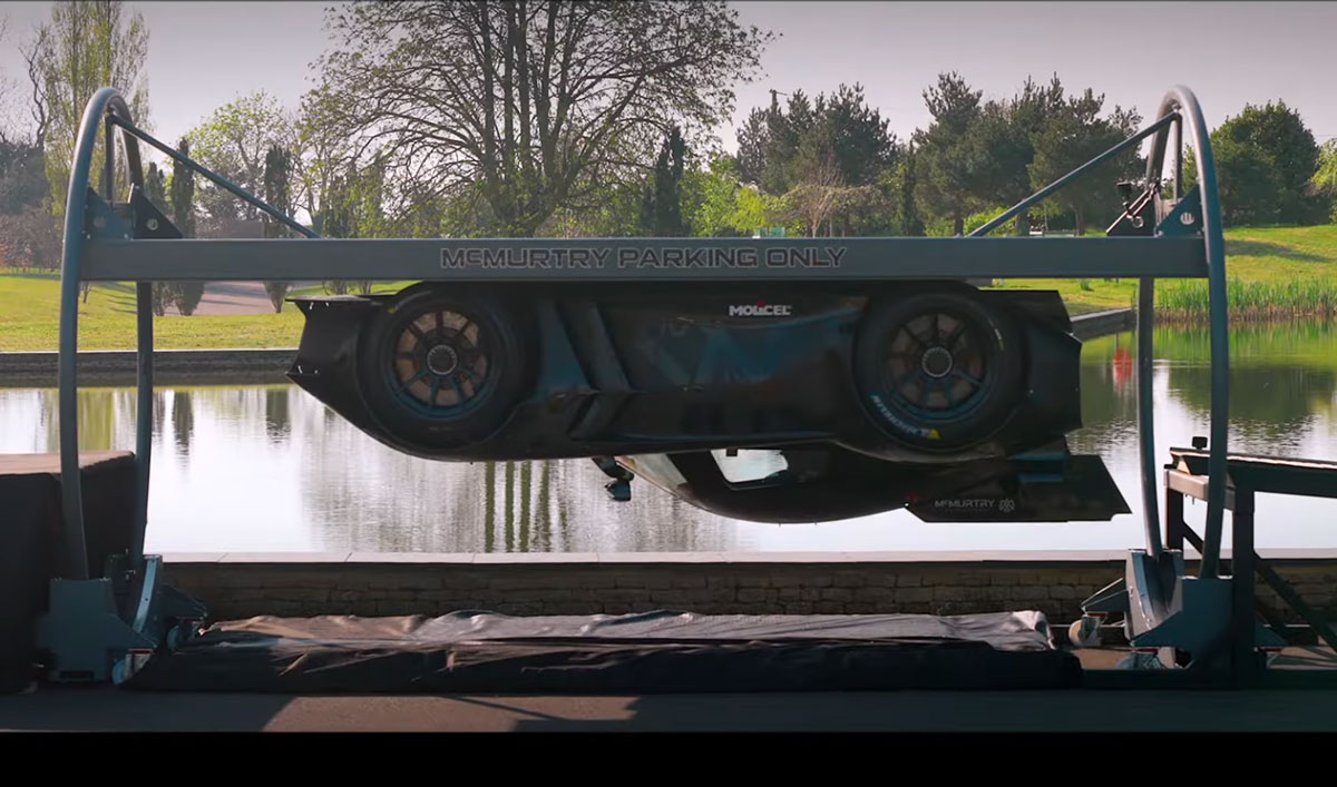 Deze hypercar kan op zijn kop hangen