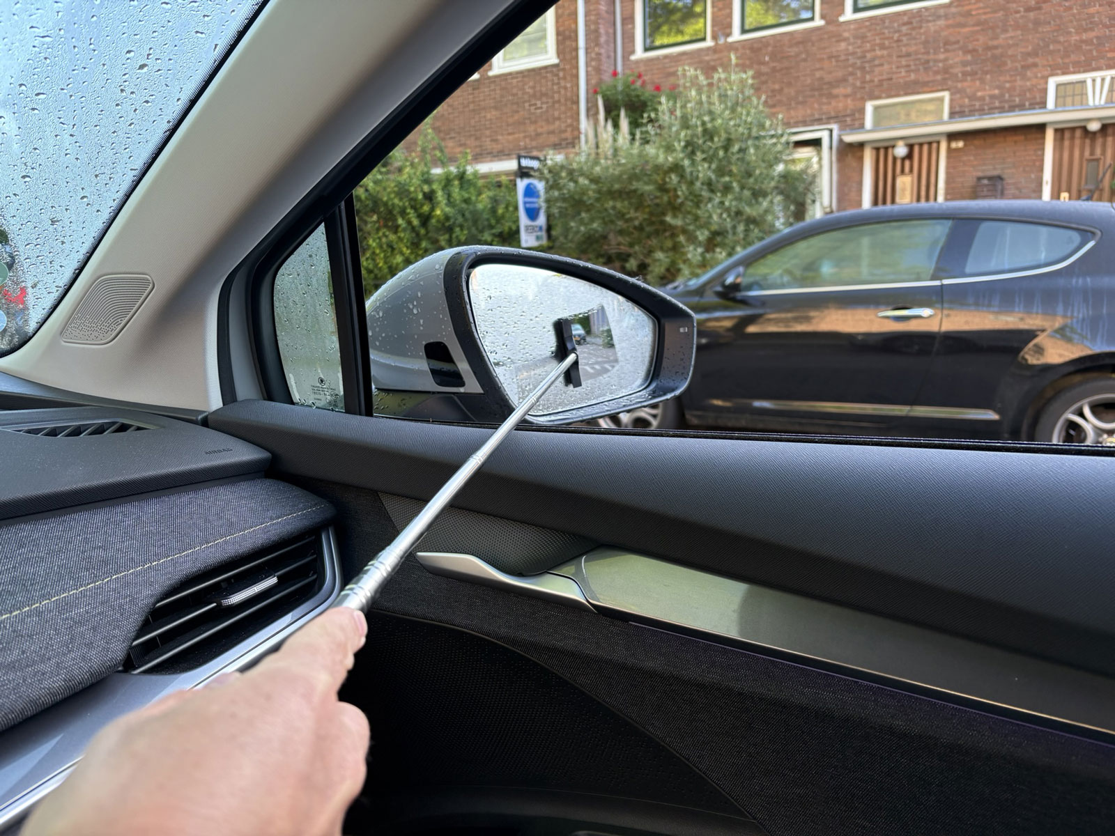 Handig: zo maak je autospiegels in 1x droog!