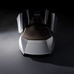 Witte Tesla Roadster van bovenaf in een donkere studio, met beide deuren omhoog geopend en een getint glazen dak.